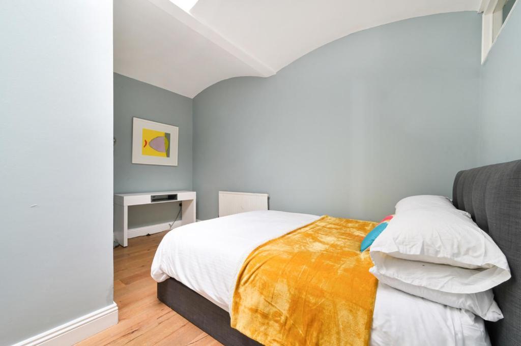 Апартаменты Cozy Hideaway In South Ken! Лондон Экстерьер фото