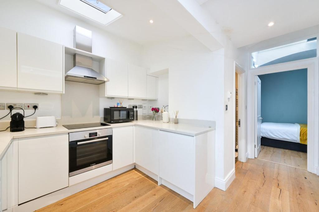 Апартаменты Cozy Hideaway In South Ken! Лондон Экстерьер фото