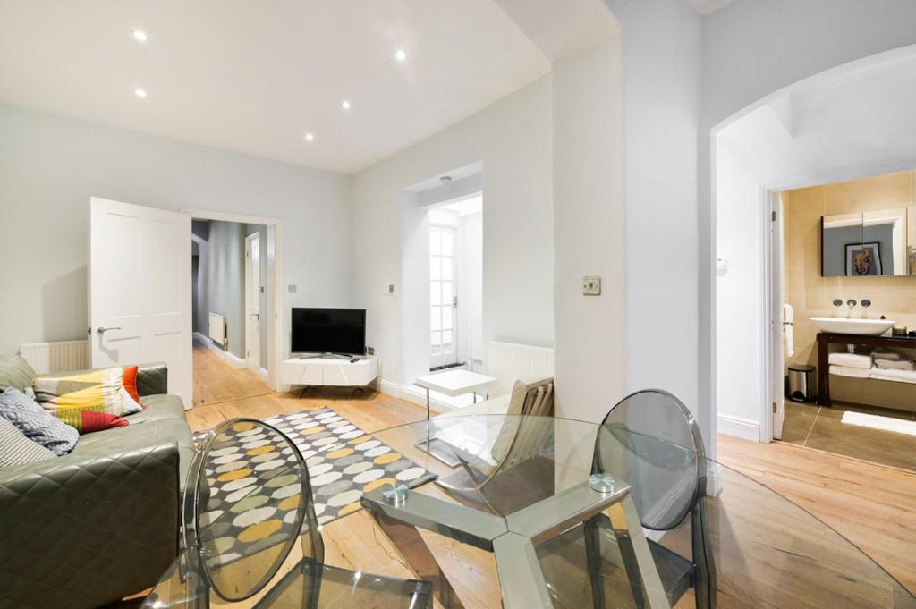 Апартаменты Cozy Hideaway In South Ken! Лондон Экстерьер фото