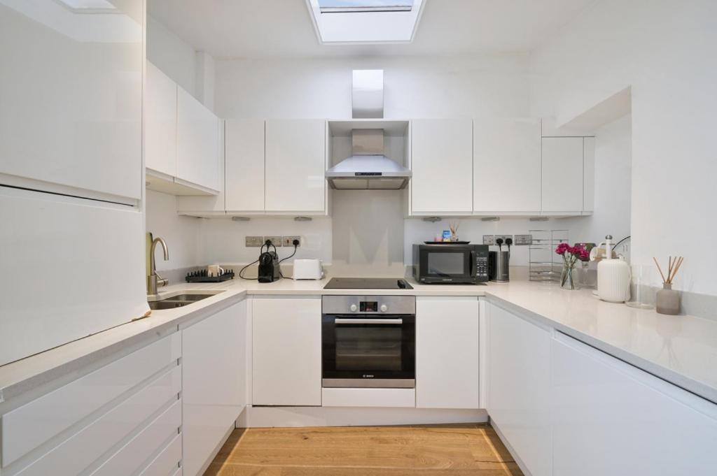 Апартаменты Cozy Hideaway In South Ken! Лондон Экстерьер фото